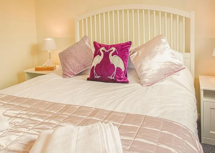 Central 2 Bed House W/ Garden And Free Parking!