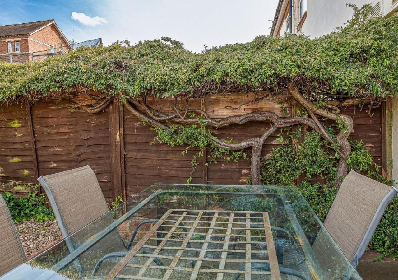2 Bed House W/ Garden And Free Parking! * Челтенхам